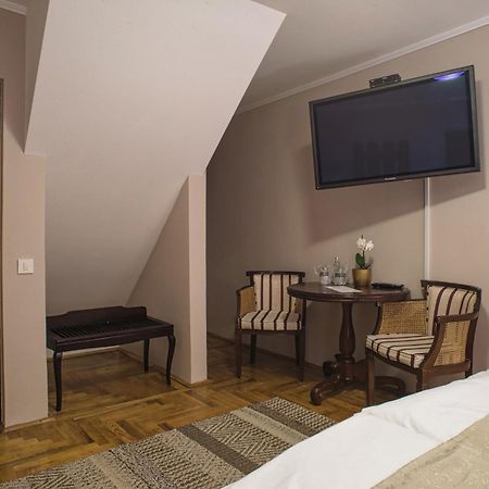 Drachenhaus Hotel Brasov Room photo