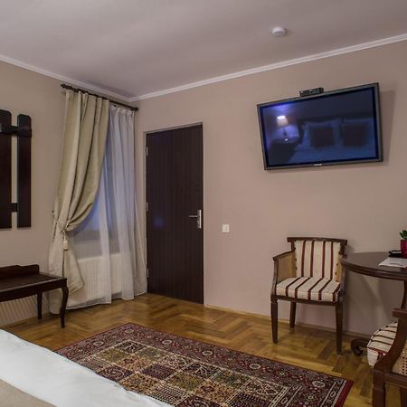 Drachenhaus Hotel Brasov Room photo