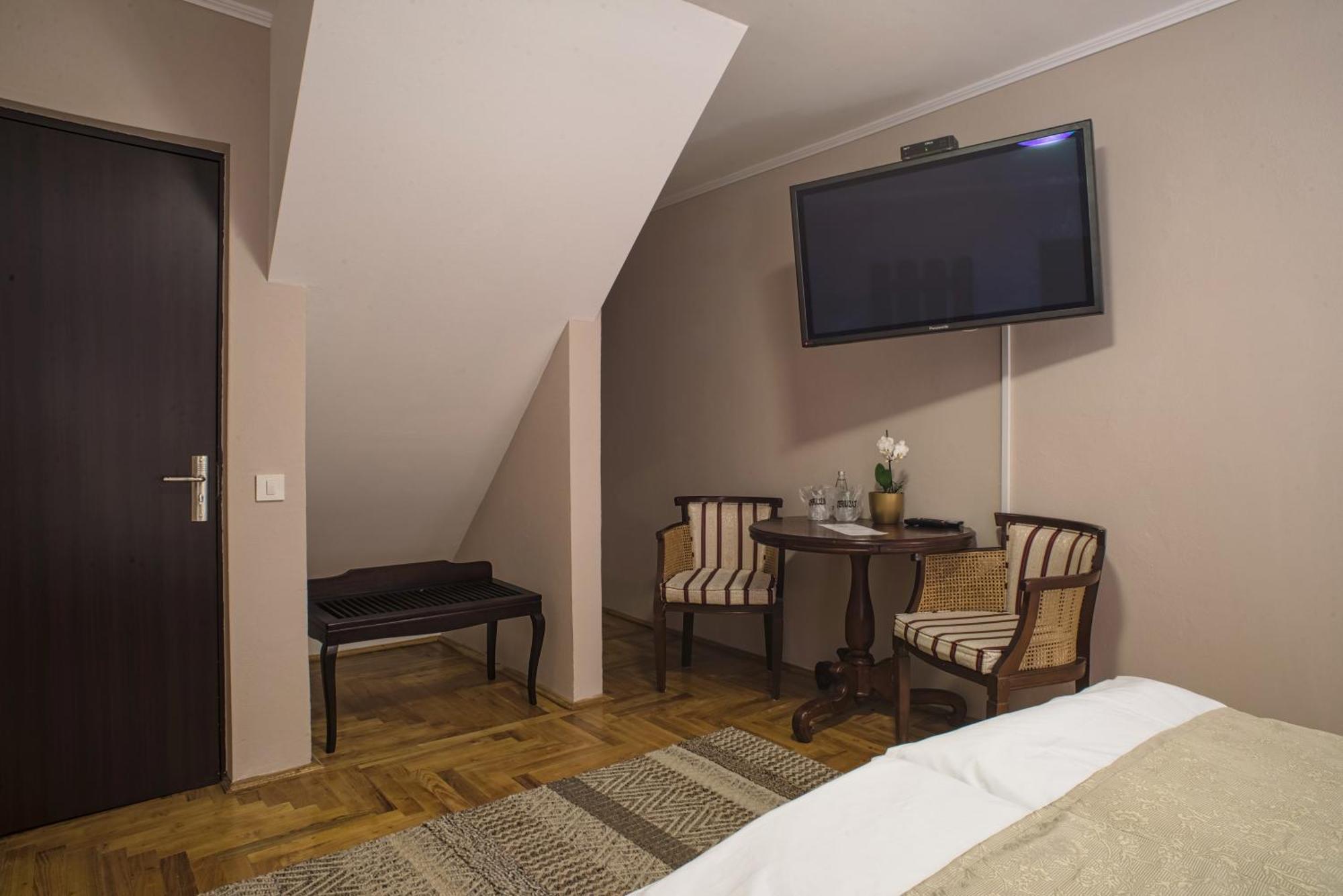 Drachenhaus Hotel Brasov Room photo