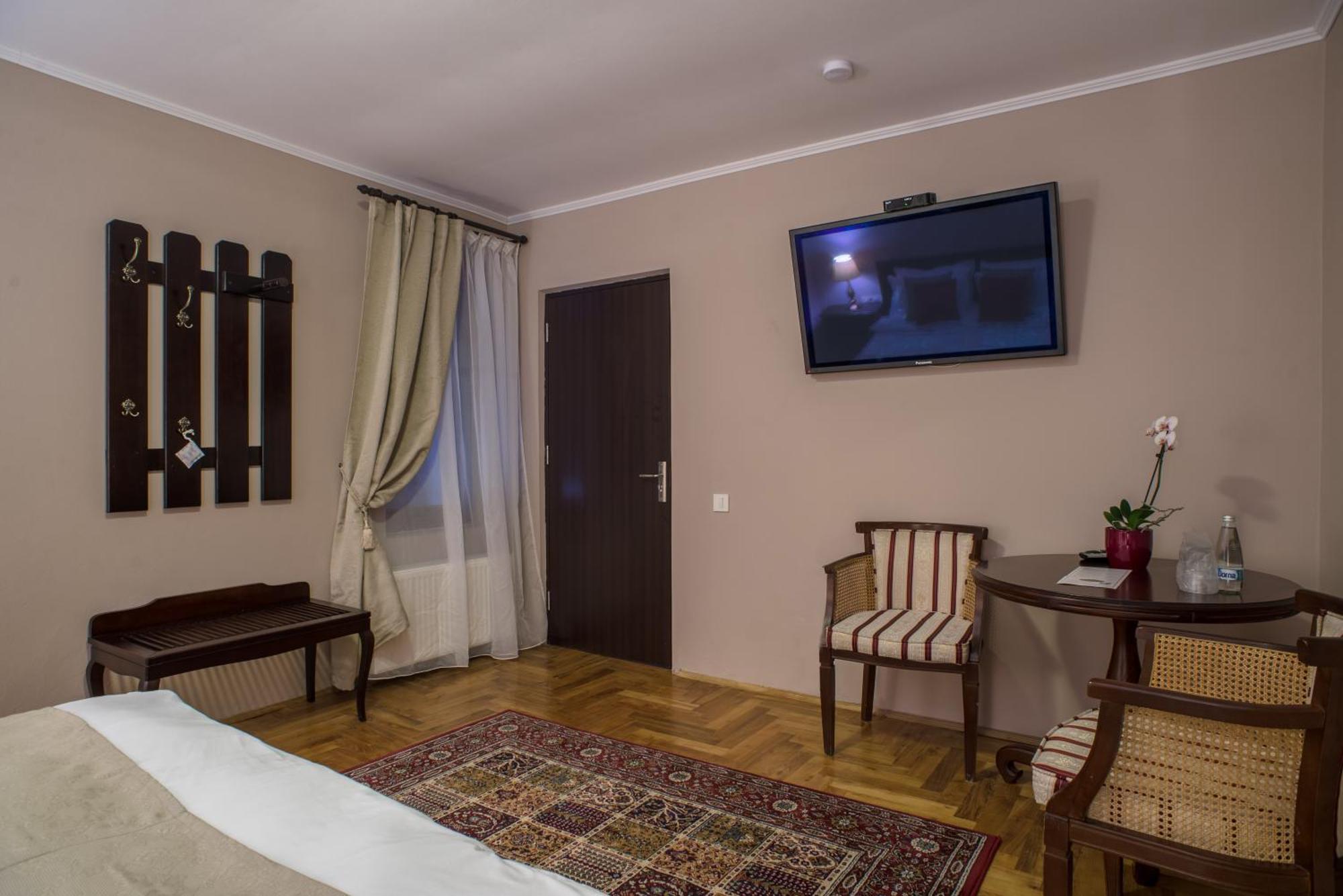 Drachenhaus Hotel Brasov Room photo