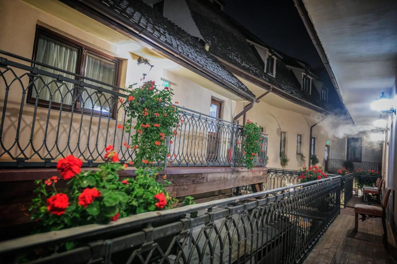 Drachenhaus Hotel Brasov Exterior photo